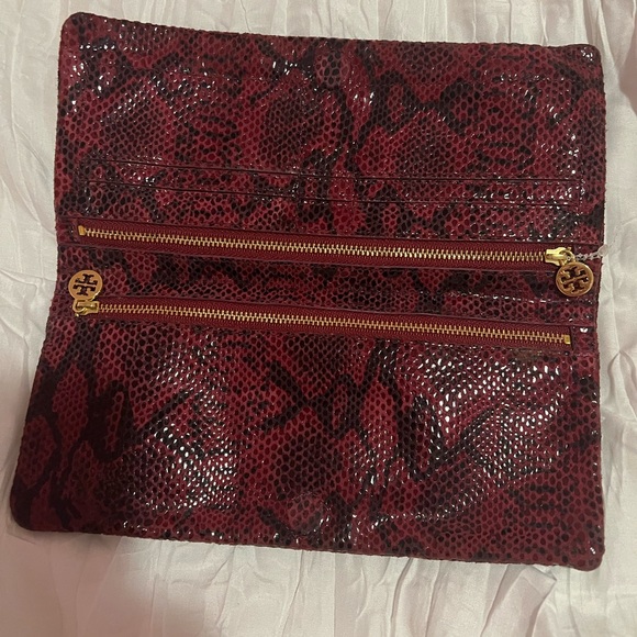 Tori Burch Burgundy Python wallet Clutch - Picture 2 of 6